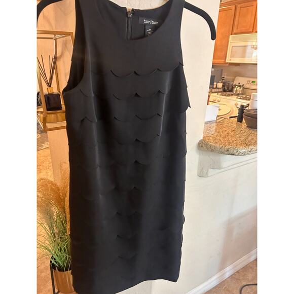 White House Black Market Black Scallop Tiered Mini A line Dress Size 00 - Picture 6 of 9